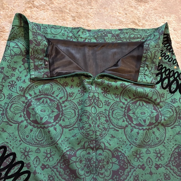 Desigual Botanical Mandala Print Skirt with Lace and Velvet Accents Size Medium - Picture 9 of 10